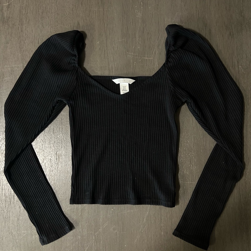 Black crop top v cut long sleeve